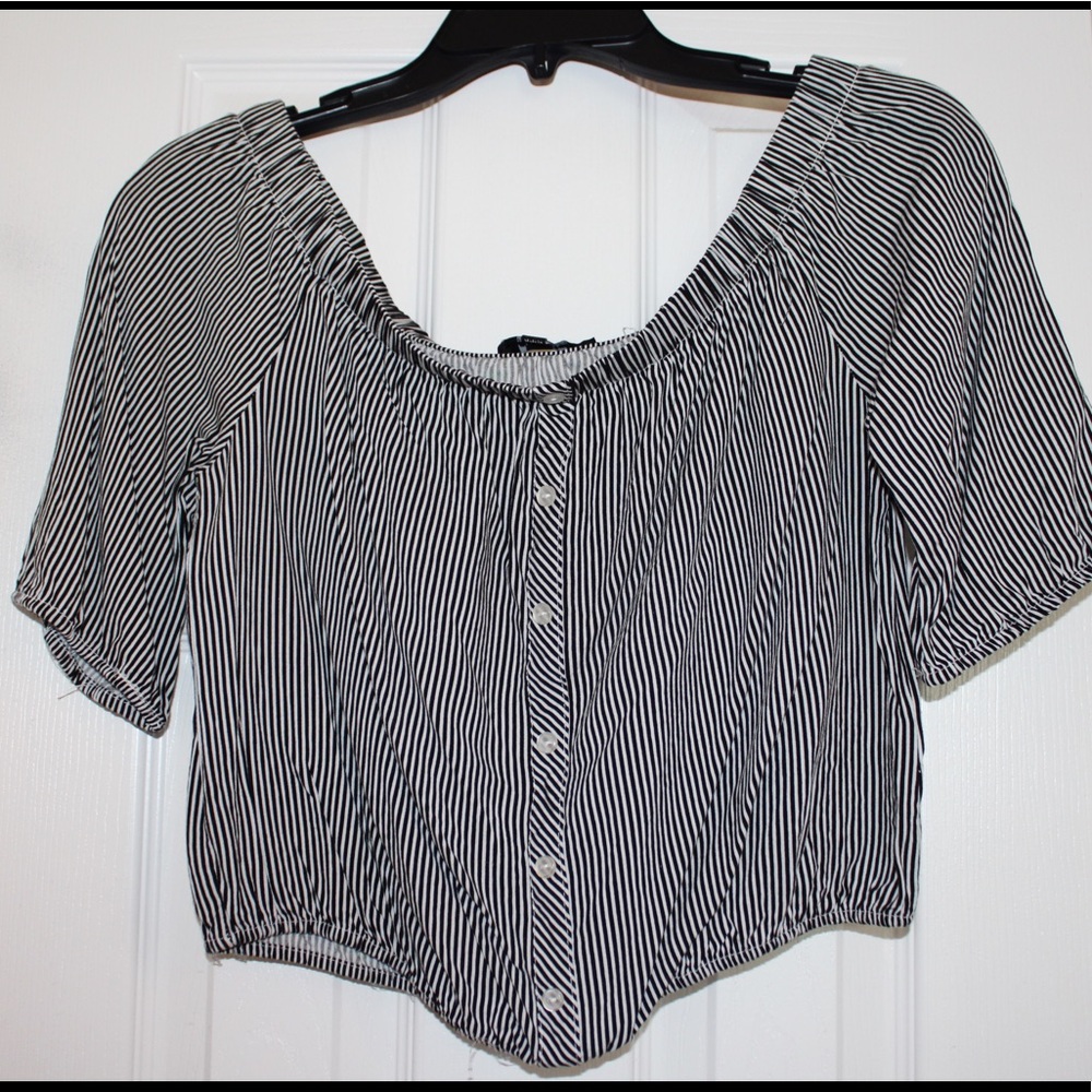 Strip Black and white off the shoulder crop shirt✨